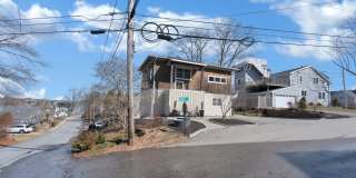 Stunning 4 Bed 2.5 Bath Steps from Willards Beach UNFURNISHED Gallery 9
