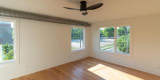 400 E Martin Street Gallery 11