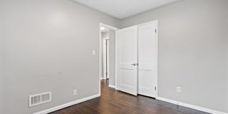 Quaint 4 Bed Cap Cod in Kettering Gallery 15