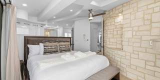 Fully Furnished Oceanfront Condo on Mission Beach Boardwalk Gallery 14