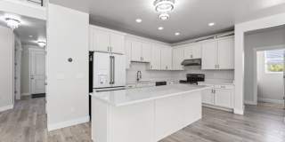 Large luxurious house with view of beautiful Utah Lake! Gallery 34