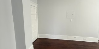 Penthouse Vintage Apartment in Historic Home Near Downtown Gallery 4