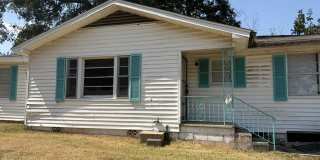 117 South Pecan Street Gallery 1
