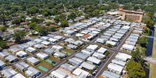 BEAUTIFUL 1 BEDROOM, 1 BATHROOM + BONUS ROOM HOME LOCATED IN THE HIGHLY SOUGHT AFTER 55+ BRADENTON TROPICAL PALMS COMMUNITY! Gallery 32