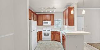 Pacific Legends 2 Bed Condo Near Pool Gallery 7
