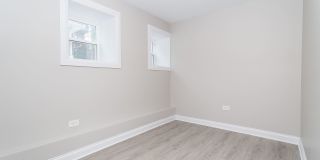 1840 N Saint Louis Avenue Gallery 20