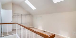 Updated 4 level TH w/ 2 FB & 2 "1/2" baths + One car garage! Gallery 24