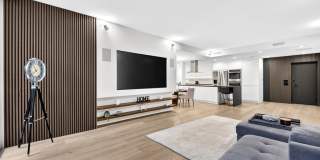 10433 Wilshire Boulevard Gallery 7