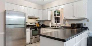 2be / 1.5ba Duplex Unit B - Great Convenient Location Gallery 9