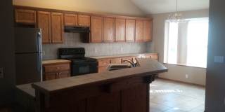 Spacious 4 bed, 2 bath, 2 garage home just 1.5 miles from OU Campus Gallery 5