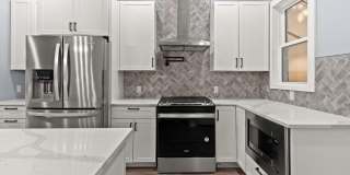 640 Neil Avenue Gallery 25