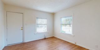 Charming Two Bedroom In the Heart of Downtown Kent ! Gallery 3