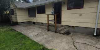 Charming 3BD/1BA located within walking distance to Friendly/College Hill neighborhood Market of Choice! Gallery 19