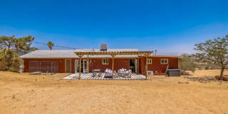 3 Bedroom 1.5 Bath Modern Farmhouse near JT National Park * MOVE IN SPECIAL* Gallery 27