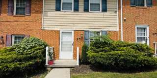 2 Bedroom, 1.5 Bath Townhouse Gallery 1