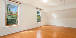 137 23rd Ave E, Seattle, WA 98112 — 3 Bed | 2.5 Bath Gallery 12