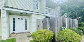 Charming 2 Bed, 1.5 Bath Townhouse in Lafayette! Gallery 1