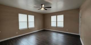 Newly Remodeled 2 Bedroom-1 Bath House Gallery 11