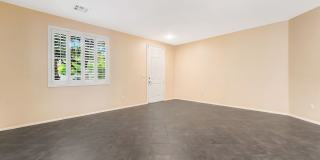Southern Highlands Beauty with Expansive Loft & Designer Upgrades! Gallery 5
