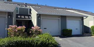 Bright 2 Bed 2 Bath Townhouse in Campbell! Gallery 1