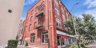 Stunning Corner Loft in the Heart of Historic Downtown Savannah Gallery 1