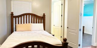HIGHLY DESIRABLE AND SPACIOUS HOME FULLY EQUIPPED WITH SOLAR PANELS + LANDSCAPING INCLUDED Gallery 37