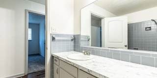 Centrally Located 3 bedroom 2 bathroom house! Gallery 25