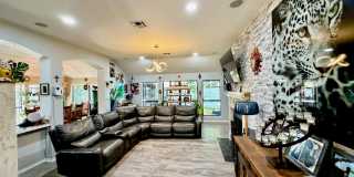 Beautifully updated home IN THE BLUFFS! Gallery 11