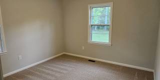 Beautiful renovated 3 bed, 1.5 bath unfurnished home located in Hampstead Gallery 16