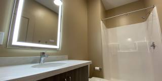 Red Oak at 83 Hanover Street Gallery 47