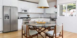 Silver Lake Mid-Century Style Home - 2b1b - Private Yard - Garage Gallery 1