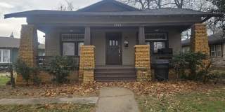 2915 N Harvey Pkwy Gallery 1