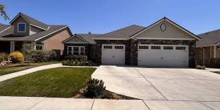 Beautiful home for rent in Visalia with a pool! Gallery 1