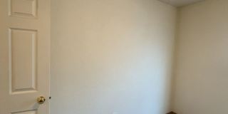 Centrally Located - 3 Bed - 2 Bath - Fenced Yard Gallery 8