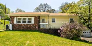 Knoxville 37921 - 3 bedroom, 1 Bath Upstairs Unit, - Contact Troy Adams (865) 233-6949 Gallery 1