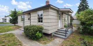 Comfortable Living in a Convenient Location – Charming 3BR 1BA Home at 2403 W Everett Gallery 7