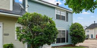 Cobblestone Townhouse - End unit close to parking Gallery 8
