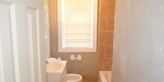 BEAUTIFUL HOME WITH 2 CAR GARAGE LOCATED IN QUIET NEIGHBORHOOD! Gallery 6