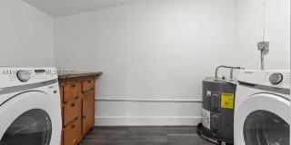 909 NE 7th St Gallery 21
