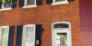 Lovely Four Bedroom House in Lancaster City with Fenced in Backyard Gallery 1