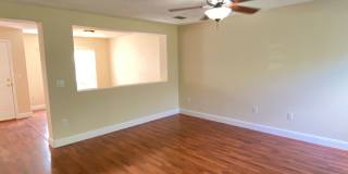 Adorable 3 bedroom / 2.5 bath town home with newly remodeled kitchen! Gallery 10
