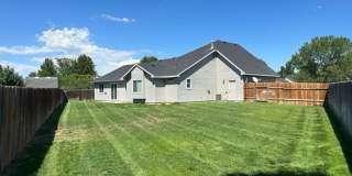 943 Mt Hood | Beautiful bi-level Meridian Home! 3 Car Garage 943 Mt Hood | Beautiful bi-level Meridian Home! 3 Car Garage Gallery 25
