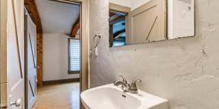 Unique with a Artsy Flare    2 Bed/1.5 Bath in Edgemere Park $995/month! Gallery 25