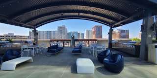 Modern Corner Unit 1BR Condo in Midtown with Skyline Views Gallery 18