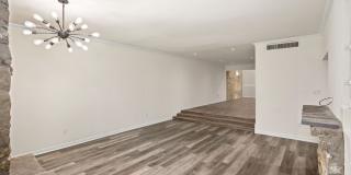ALAMO HEIGHTS  |  TOWNHOME  |  REMODELED  |  HUGE TERRACE Gallery 9