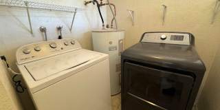 Bright & Spacious 2 Bedroom Condo with Vaulted Ceilings in Phoenix Gallery 17