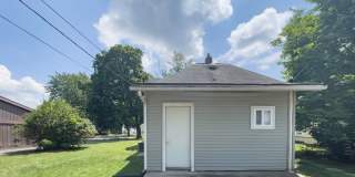 PRELEASING for AUGUST! Close to Campus Gallery 5
