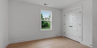 Spacious 5-Bedroom with Fenced Yard & Modern Amenities Gallery 21