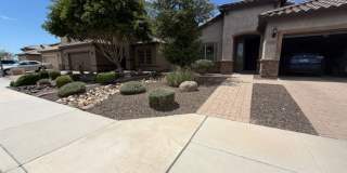 Gorgeous 4 Bed 2 bath home with full SOLAR package in North Peoria Gallery 1