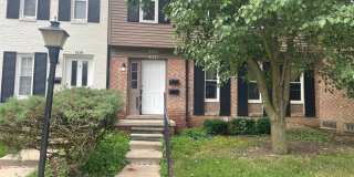 Chapel Hill Condo, 2 bedrooms, 1 bathroom, extra storage, washer/dryer, balcony, updated kitchen Chapel Hill Condo, 2 bedrooms, 1 bathroom, extra storage, washer/dryer, balcony, updated kitchen Gallery 1